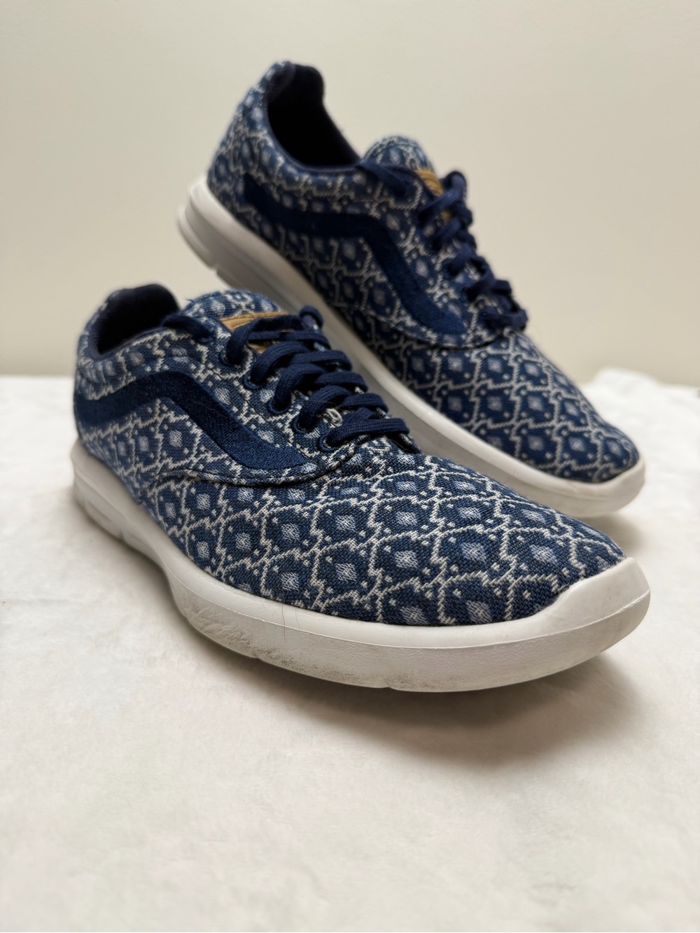 Vans Blue Aztec Blanket Weave Women 8/Mens 6.5 Ultracush